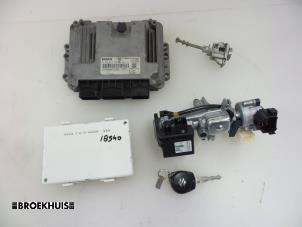 Usados Ordenadores de inyección Suzuki SX4 (EY/GY) 1.6 DDiS Precio € 75,00 Norma de margen ofrecido por Autobedrijf Broekhuis B.V.