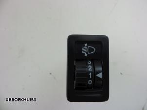 Usados Interruptor faro lhv Suzuki SX4 (EY/GY) 1.6 DDiS Precio € 10,00 Norma de margen ofrecido por Autobedrijf Broekhuis B.V.