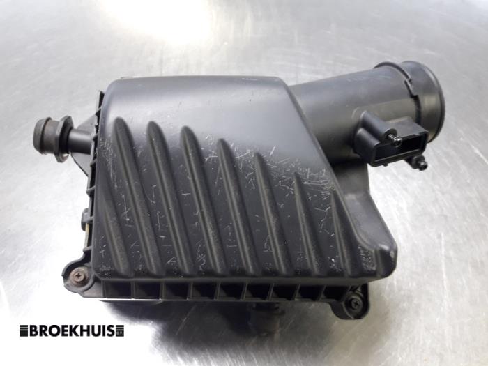 Begagnade Luftfilterhus Opel Karl 1.0 12V Pris € 25,00 Marginaltabell erbjuds av Autobedrijf Broekhuis B.V.