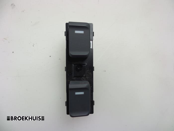 Usados Interruptor de ventanilla eléctrica LDV Maxus Precio € 30,00 Norma de margen ofrecido por Autobedrijf Broekhuis B.V.
