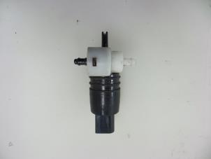 Used Windscreen washer pump BMW 2 serie Active Tourer (F45) 218d 2.0 TwinPower Turbo 16V Price € 10,00 Margin scheme offered by Autobedrijf Broekhuis B.V.