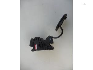 Used Accelerator pedal Toyota Hi-lux IV 2.5 D4-D 16V 4x4 Price € 35,00 Margin scheme offered by Autobedrijf Broekhuis B.V.
