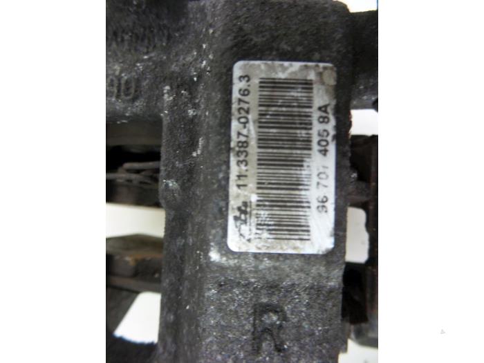 Rear brake calliper, right from a Peugeot 308 SW (L4/L9/LC/LJ/LR) 1.6 BlueHDi 120 2015