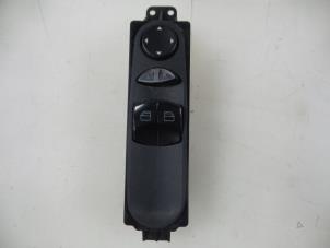 Used Electric window switch Volkswagen Crafter 2.0 BiTDI Price € 42,35 Inclusive VAT offered by Autobedrijf Broekhuis B.V.