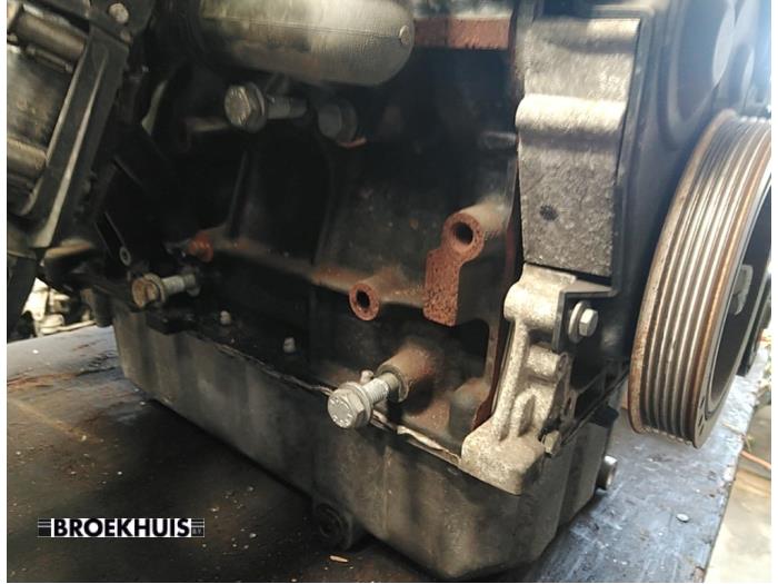 Engine from a Peugeot 206 (2A/C/H/J/S) 2.0 XS,XT HDi 2005