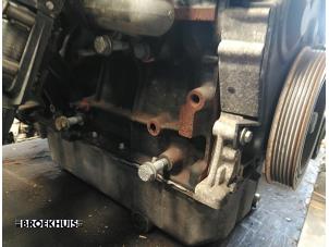 Engine from a Peugeot 206 (2A/C/H/J/S) 2.0 XS,XT HDi 2005