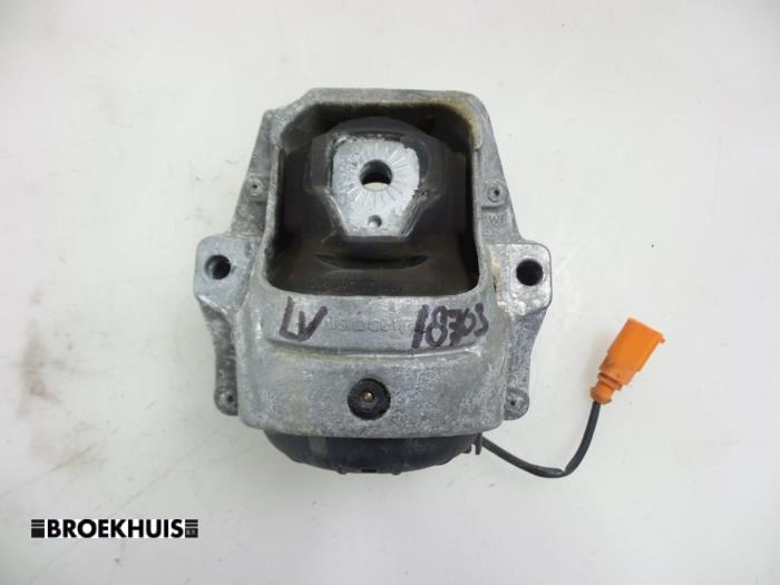 Usagé Support moteur Audi A5 Cabrio (8F7) 3.0 TDI V6 24V Prix € 25,00 Règlement à la marge proposé par Autobedrijf Broekhuis B.V.