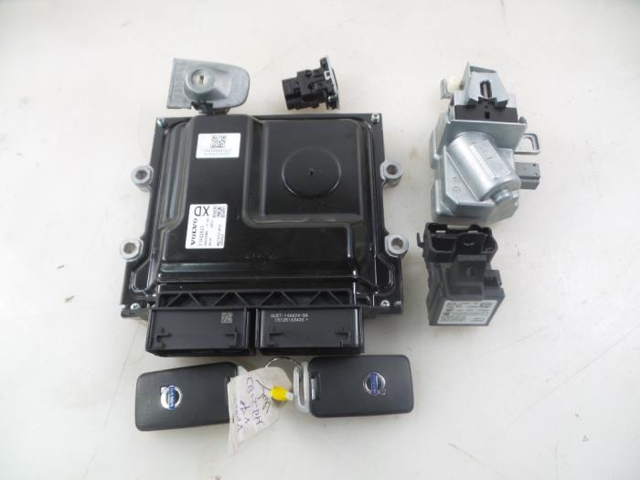 Used Injection computer Volvo V40 (MV) 2.0 D2 16V Price € 125,00 Margin scheme offered by Autobedrijf Broekhuis B.V.