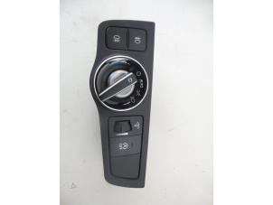 Usados Interruptor de luz Hyundai i40 CW (VFC) 1.7 CRDi 16V Precio € 40,00 Norma de margen ofrecido por Autobedrijf Broekhuis B.V.