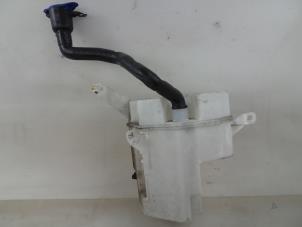Used Front windscreen washer reservoir Volvo V70 (BW) 1.6 DRIVe,D2 Price € 35,00 Margin scheme offered by Autobedrijf Broekhuis B.V.