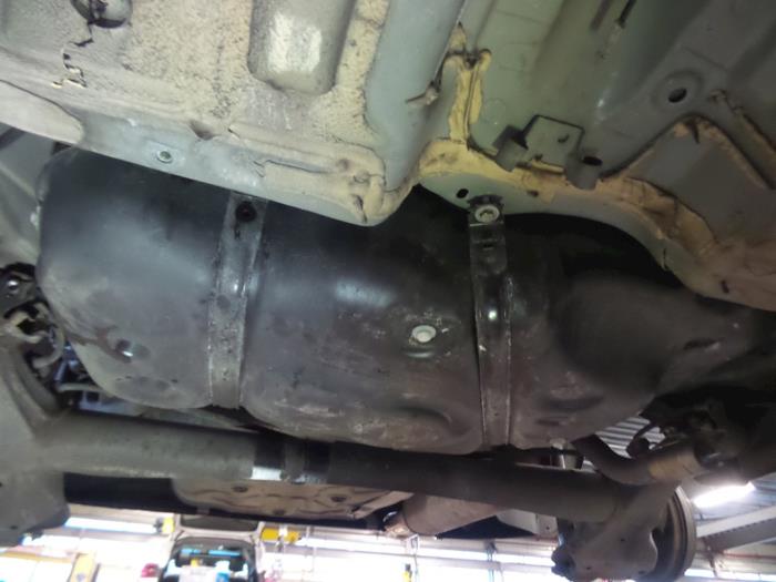 Begagnade Tank Opel Corsa D 1.2 16V Pris € 50,00 Marginaltabell erbjuds av Autobedrijf Broekhuis B.V.
