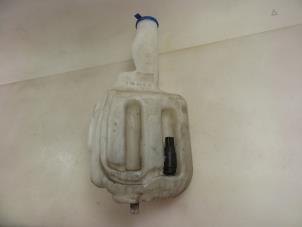 Used Front windscreen washer reservoir Volkswagen Crafter 2.5 TDI 30/35/50 Price € 24,20 Inclusive VAT offered by Autobedrijf Broekhuis B.V.