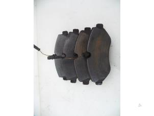 Used Front brake pad Mercedes Sprinter 3,5t (906.63) 313 CDI 16V Price € 30,25 Inclusive VAT offered by Autobedrijf Broekhuis B.V.