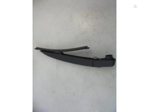 Used Rear wiper arm Renault Clio IV Estate/Grandtour (7R) 1.5 Energy dCi 90 FAP Price € 15,00 Margin scheme offered by Autobedrijf Broekhuis B.V.