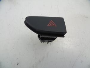 Used Panic lighting switch Renault Clio IV Estate/Grandtour (7R) 1.5 Energy dCi 90 FAP Price € 10,00 Margin scheme offered by Autobedrijf Broekhuis B.V.