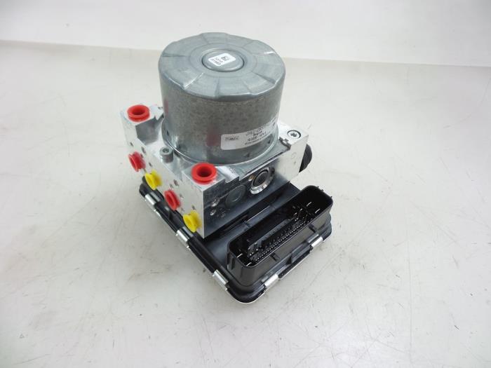 Used ABS pump Ford Focus 4 1.0 Ti-VCT EcoBoost 12V 100 Price € 250,00 Margin scheme offered by Autobedrijf Broekhuis B.V.