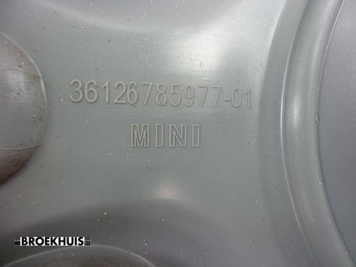 Enjoliveur d'un MINI Mini (R56) 1.6 16V Cooper 2008
