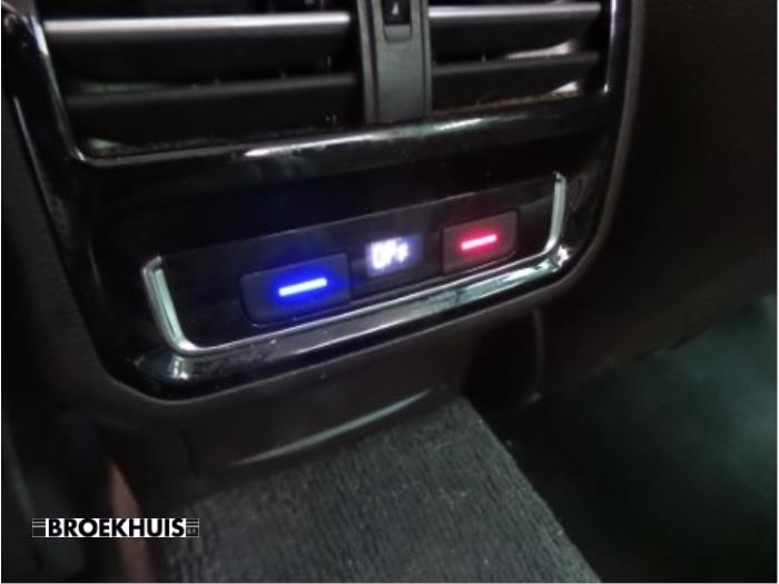 Panel de control de calefacción de un Volkswagen Passat (3G2) 1.4 TSI GTE 16V 2016