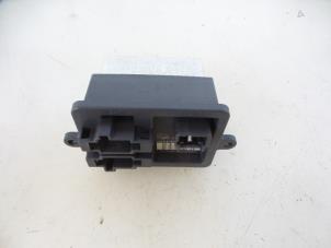 Used Heater resistor Citroen C4 Picasso (3D/3E) 1.6 BlueHDI 120 Price € 20,00 Margin scheme offered by Autobedrijf Broekhuis B.V.