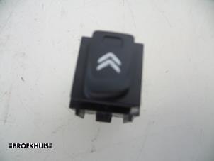 Gebrauchte Schalter Citroen C4 Picasso (3D/3E) 1.6 BlueHDI 120 Preis € 10,00 Margenregelung angeboten von Autobedrijf Broekhuis B.V.