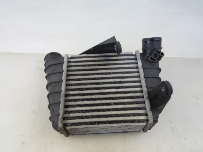 Usados Intercooler Volkswagen Polo IV (9N1/2/3) 1.4 TDI 70 Precio € 40,00 Norma de margen ofrecido por Autobedrijf Broekhuis B.V.