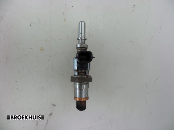 Adblue Injector from a Renault Megane III Grandtour (KZ) 1.5 dCi 110 2010
