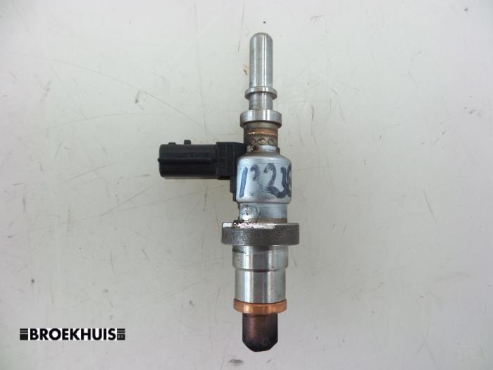 Adblue Injector from a Renault Megane III Grandtour (KZ) 1.5 dCi 110 2010
