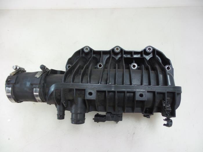 Używane Kolektor dolotowy Ford Focus 3 Wagon 1.0 Ti-VCT EcoBoost 12V 100 Cena € 35,00 Procedura marży oferowane przez Autobedrijf Broekhuis B.V.