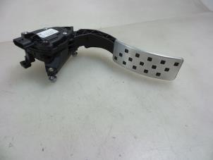 Used Accelerator pedal Renault Clio IV (5R) 1.2 TCE 16V GT EDC Price € 35,00 Margin scheme offered by Autobedrijf Broekhuis B.V.