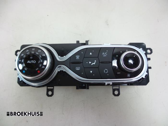 Heater control panel from a Renault Clio IV (5R) 1.2 TCE 16V GT EDC 2018