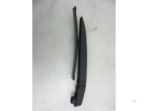 Used Rear wiper arm Renault Clio IV (5R) 1.2 TCE 16V GT EDC Price € 20,00 Margin scheme offered by Autobedrijf Broekhuis B.V.