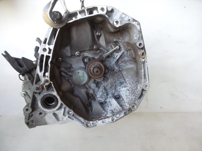 Gebrauchte Getriebe Renault Clio III (BR/CR) 1.5 dCi FAP Preis € 100,00 Margenregelung angeboten von Autobedrijf Broekhuis B.V.