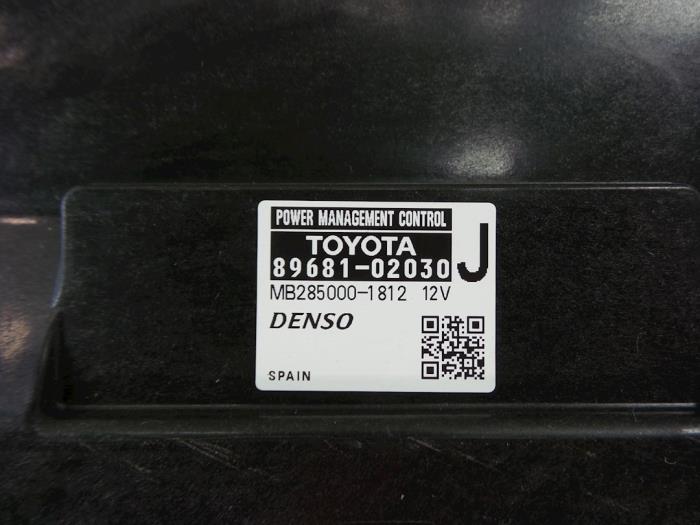 Batterie ordinateur hybride d'un Toyota Auris Touring Sports (E18) 1.8 16V Hybrid 2013