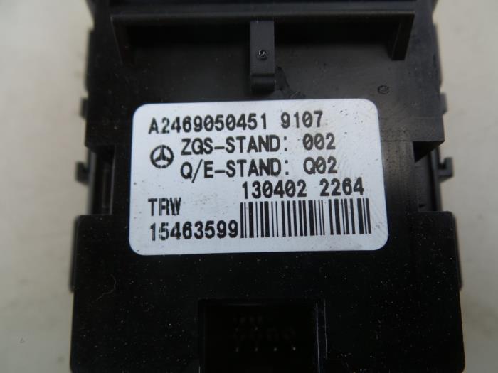 Parking brake switch from a Mercedes-Benz A (W176) 1.8 A-180 CDI 16V Autom. 2013
