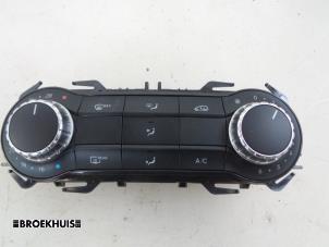 Używane Panel sterowania nagrzewnicy Mercedes A (W176) 1.8 A-180 CDI 16V Autom. Cena € 90,00 Procedura marży oferowane przez Autobedrijf Broekhuis B.V.