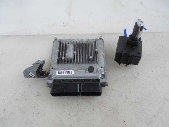 Used Injection computer Mercedes A (W176) 1.8 A-180 CDI 16V Autom. Price € 200,00 Margin scheme offered by Autobedrijf Broekhuis B.V.