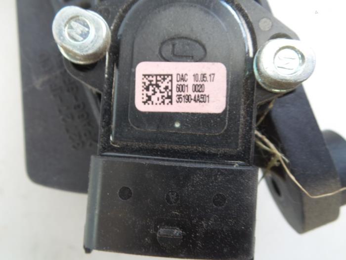 Accelerator pedal from a Kia Venga 1.6 CRDi VGT 16V 2010