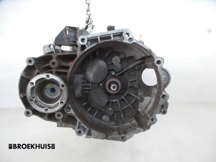 Usagé Boîte de vitesse Volkswagen Passat Variant (3C5) 2.0 TDI 16V 140 Prix sur demande proposé par Autobedrijf Broekhuis B.V.