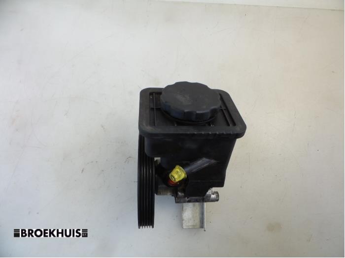 Power steering pump from a BMW 3 serie (E46/4) 330d 24V 2001