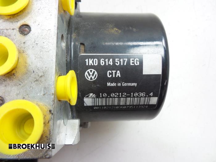 ABS pump from a Volkswagen Touran (1T3) 2.0 TDI 16V 140 2015