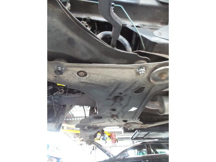 Usados Subchasis Opel Vivaro 1.9 DTI 16V Precio € 121,00 IVA incluido ofrecido por Autobedrijf Broekhuis B.V.