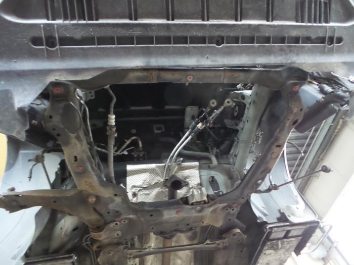 Unterrahmen van een Ford Mondeo IV Wagon 1.6 TDCi 16V 2012
