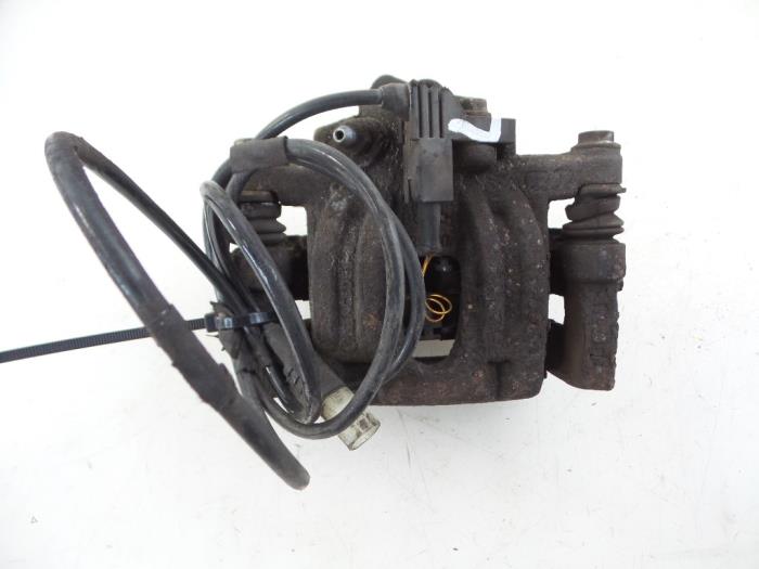 Gebrauchte Bremszange links hinten Mercedes Vito (639.6) 2.2 109 CDI 16V Preis € 24,20 Mit Mehrwertsteuer angeboten von Autobedrijf Broekhuis B.V.