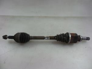 Used Front drive shaft, left Renault Clio III Estate/Grandtour (KR) 1.2 16V TCE 100 Price € 45,00 Margin scheme offered by Autobedrijf Broekhuis B.V.