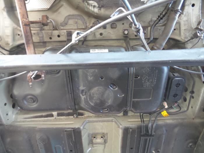 Begagnade Tank Opel Karl 1.0 12V Pris € 50,00 Marginaltabell erbjuds av Autobedrijf Broekhuis B.V.