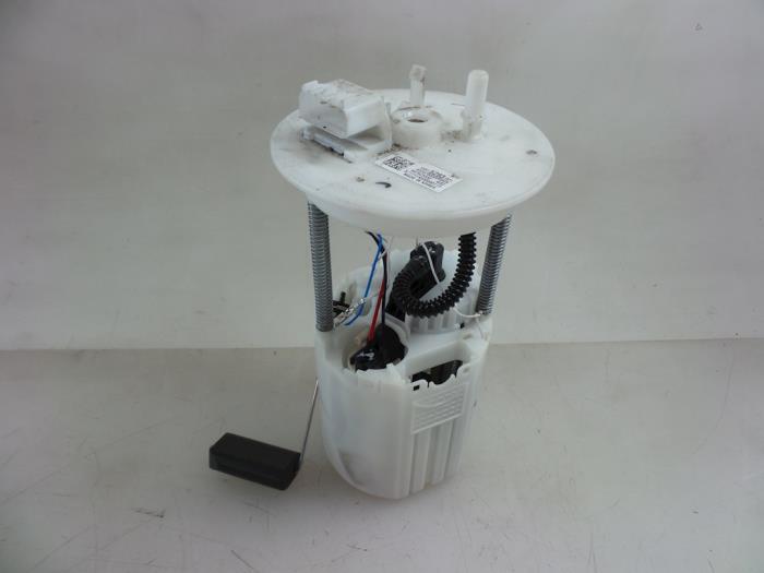 Usagé Pompe à carburant Opel Karl 1.0 12V Prix € 35,00 Règlement à la marge proposé par Autobedrijf Broekhuis B.V.