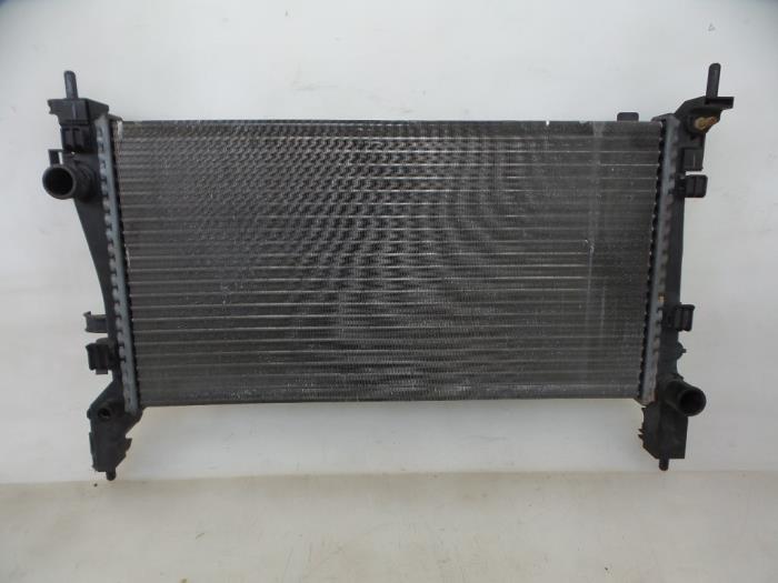 Usagé Radiateur Peugeot Bipper (AA) 1.4 HDi Prix € 48,40 Prix TTC proposé par Autobedrijf Broekhuis B.V.