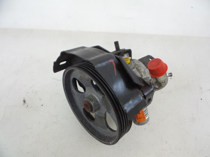 Usagé Pompe de direction Peugeot Bipper (AA) 1.4 HDi Prix € 48,40 Prix TTC proposé par Autobedrijf Broekhuis B.V.