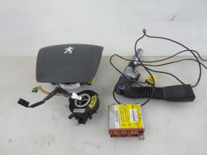 Used Airbag set + module Peugeot Boxer (U9) 2.2 HDi 120 Euro 4 Price € 151,25 Inclusive VAT offered by Autobedrijf Broekhuis B.V.