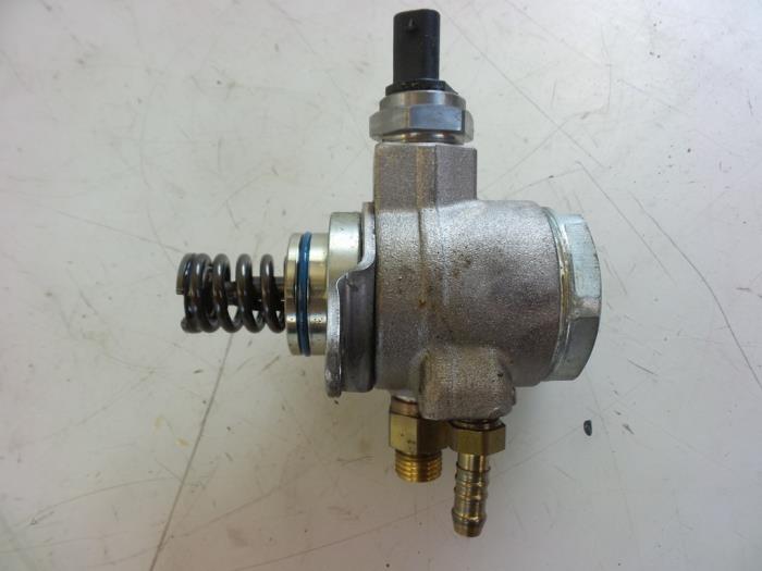 Mechanical fuel pump from a Seat Ibiza IV (6J5) 1.2 TSI 2014